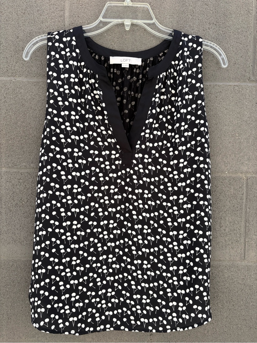 LOFT Black and White Printed Sleeveless V-Neck Camisole